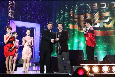 楊文龍董事長(zhǎng)出席云南衛(wèi)視2009年音樂(lè)大典